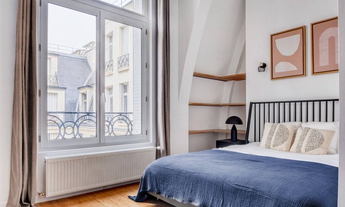 Champs-Elysees Apartamento | Blueground | George V, security, nr Louis Vuitton