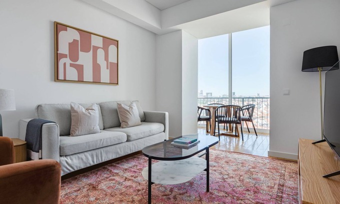 Penha de Franca Apartamento | Blueground | Graça, move-in-ready home w/ kitchen