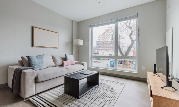 Jamaica Plain Apartamento | Blueground | Jamaica Plain, AC, gym, nr pond