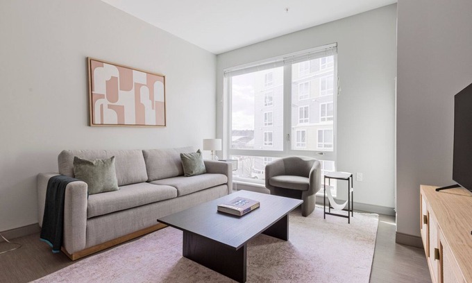 Forest Hills - Woodbourne Apartamento | Blueground | Jamaica Plain, AC, gym, nr pond