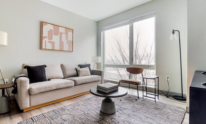Jamaica Plain Apartamento | Blueground | Jamaica Plain, AC, gym, nr pond