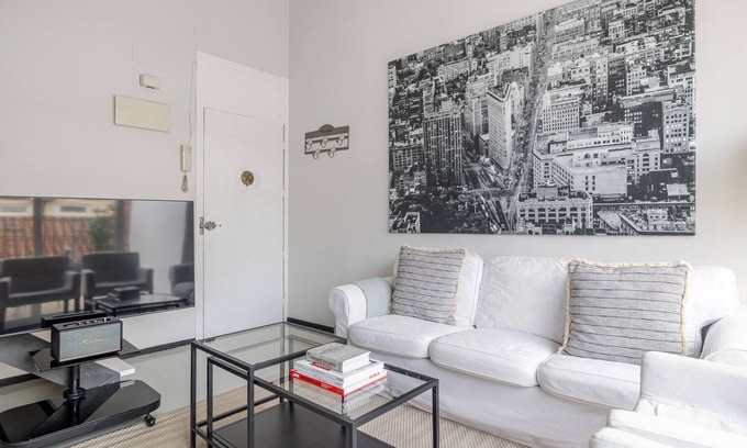 Barrio de La Latina Apartamento | Blueground | La Latina, AC & w/d, nr Retiro