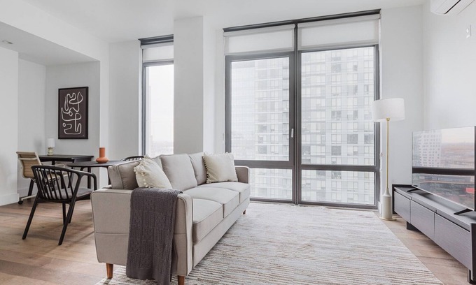 Hunters Point Apartamento | Blueground | LIC, gym, balcony, nr MoMA PS1