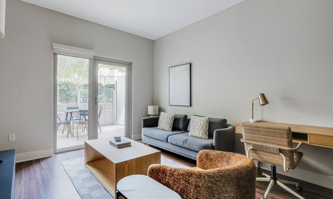 Mission Bay Apartamento | Blueground | Mission Bay, pool & w/d, nr museum