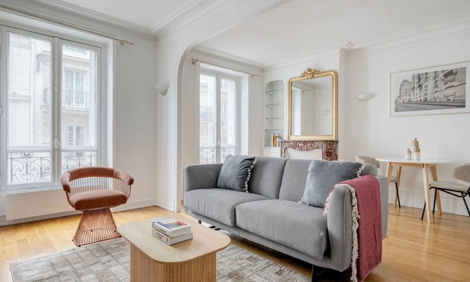 Montmartre Apartamento | Blueground | Montmartre, close to shops & cafes