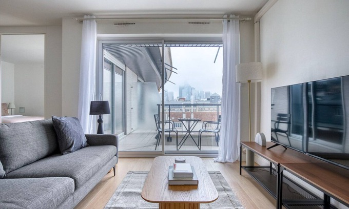 Neuilly-sur-Seine Apartamento | Blueground | Neuilly balcony, nr offices & shops