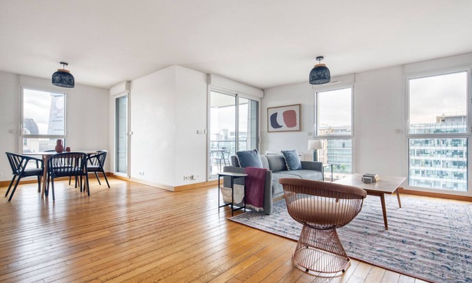 Gare Apartamento | Blueground | Olympiades, elev & balcony, nr dining