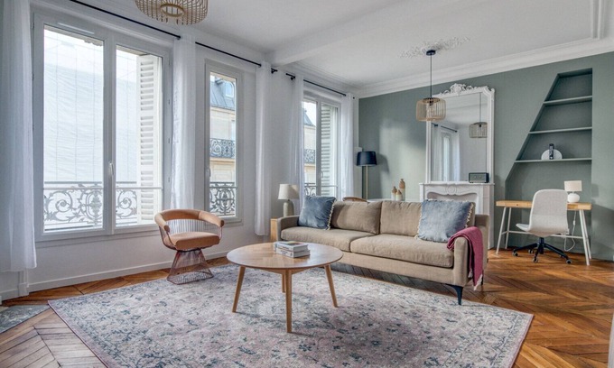 Saint-Vincent-de-Paul Apartamento | Blueground | Pigalle, nr shopping & festive area