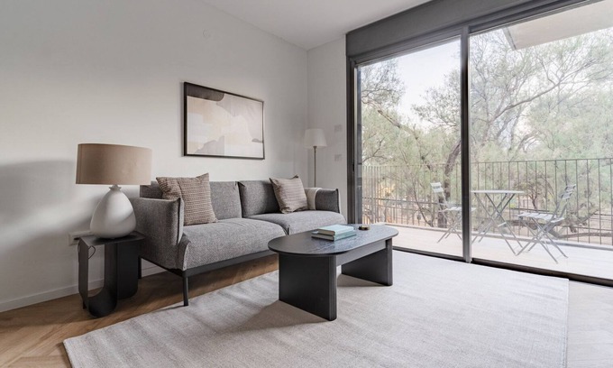Tel Aviv Apartamento | Blueground | Ramat HaHayal, Garden view, Balcony (TLV-29)