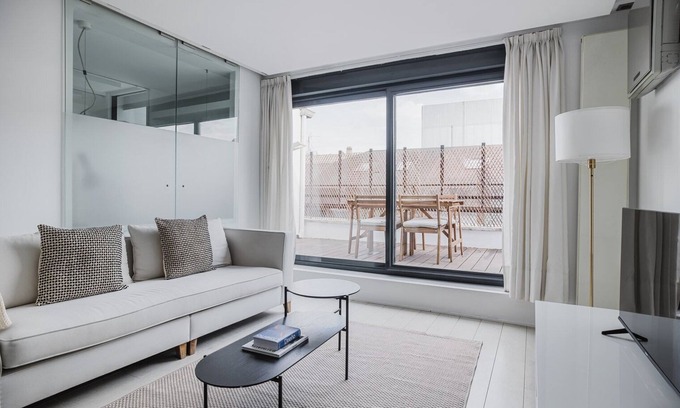 Chamberi Apartamento | Blueground | Rios Rosas, AC & w/d, nr stadium
