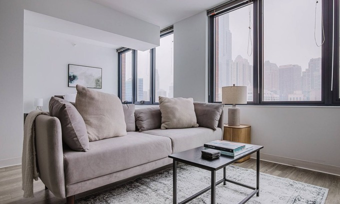 Killgubbin Apartamento | Blueground | River North, pool & w/d, nr Mile