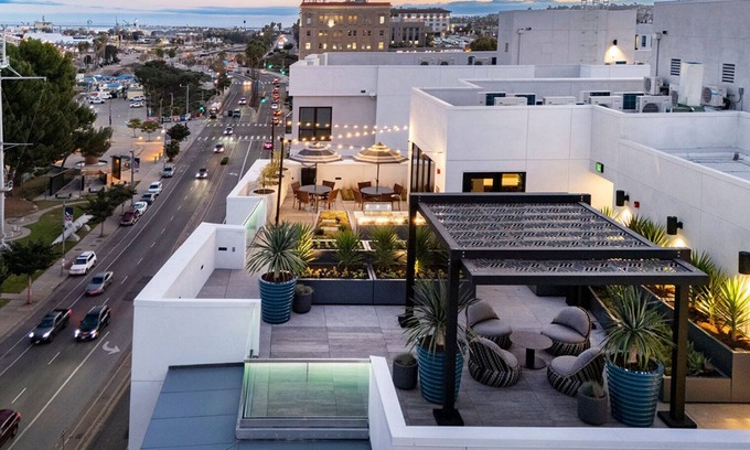 Central San Pedro Apartamento | Blueground | San Pedro, AC, balcony, nr USS Iowa