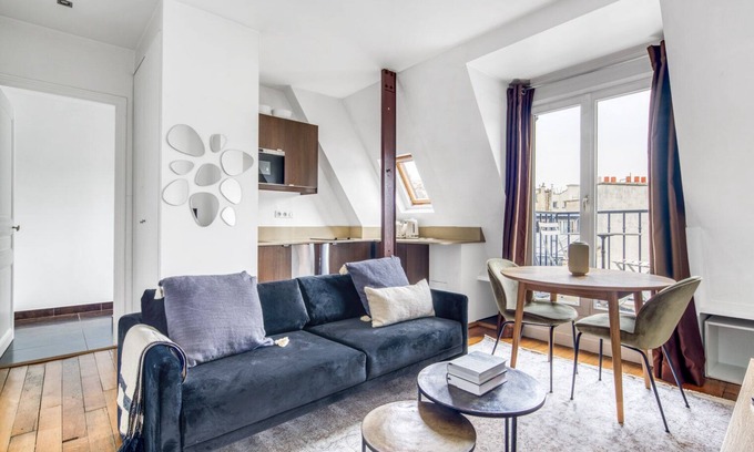 L'Europe Apartamento | Blueground | St Lazare, balcony, nr Opera