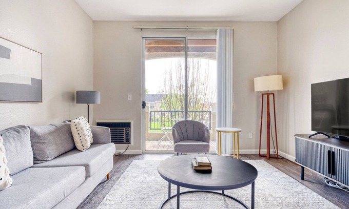 Sunnyvale West Apartamento | Blueground | Sunnyvale West, pool, nr Park