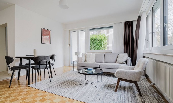 District 6 Apartamento | Blueground | Unterstrass, balcony & washer