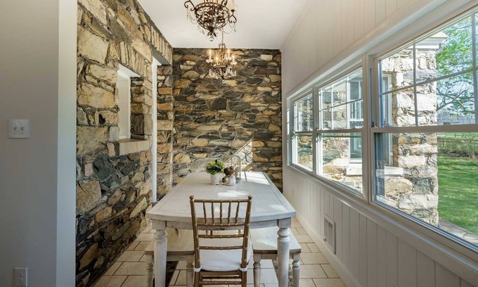 Blue Ridge Casa | Bluemont Belle is settled on a Historic Equestrian VA Estate