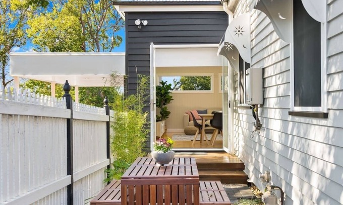 Toowoomba Casa | Bluestone Cottages "The Shop"