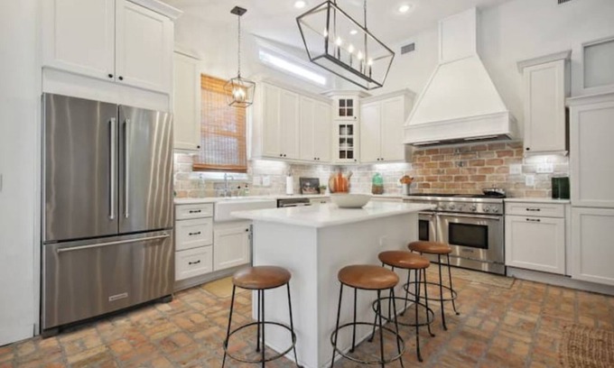 Mandeville Cabaña | Blume Cottage-Historic 2BR Getaway, Walk to Lake Pontchartrain & Cafe's