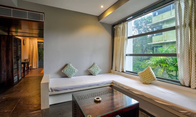 Candolim Apartamento | BluO 1BHK - Shared Pool, Candolim Beach 800m
