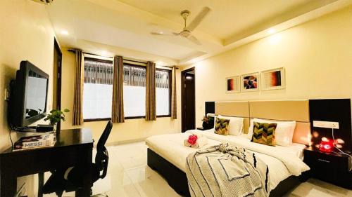DLF City Apartamento | BluO Studio DLF CyberCity - Kitchen, Balcony, Lift