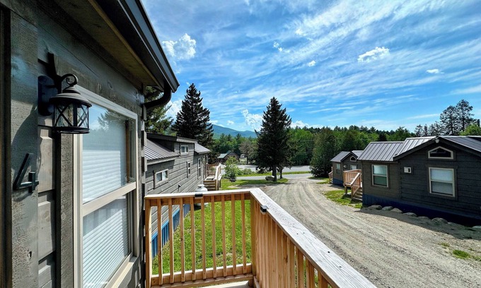Twin Mountain Cabina | BMV4 Awesome "Tiny Home" A/C, Mountain Views, Minutes to Skiing, Hiking, Attractions, Dog Friendly!