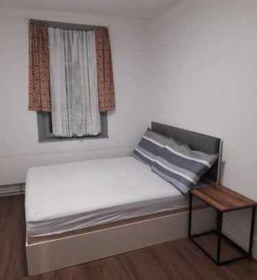 Wohlen Cama Y Desayuno | BnB 2 Room sleep 3 - 1x Queensize-Double Bed 1x Single Bed