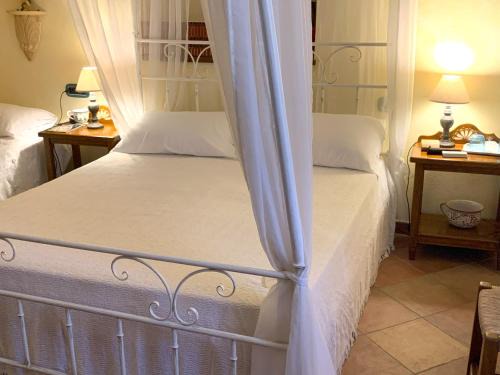 Laconi Cama Y Desayuno | BnB Inn - Cyclists & Bikers - CAMERE CON BAGNO PRIVATO-PARCHEGGIO INTERNO PER MOTO e BICI -ENERGETIC BREAKFAST extra