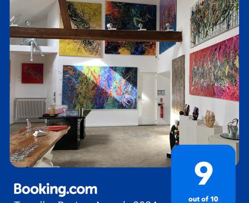 Ploubazlanec Cama Y Desayuno | BnB Maison d'Art Breakfast in the Art Gallery