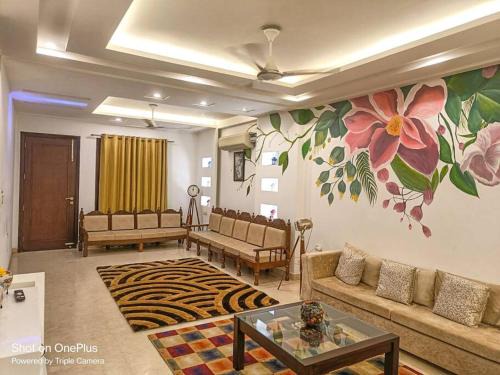 Shalimar Bagh Apartamento | BnBBuddy Chirayu Home 5 BR Duplex@ Shalimar Bagh