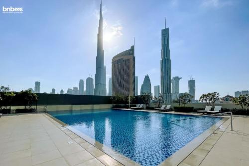 Za'abeel 2 Apartamento | bnbme - Luxury 4BR Downtown Views II Apt Burj Khalifa Views Pool Gym Parking