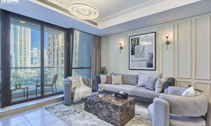 Jumeirah Lake Towers Apartamento | bnbme | Luxury JLT Apt w/Pool & Gym, Near Marina
