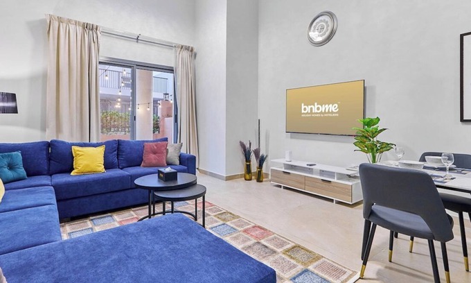 Jumeirah Village Circle Apartamento | bnbme | Stylish JVC Apartment | Pool & Private Patio
