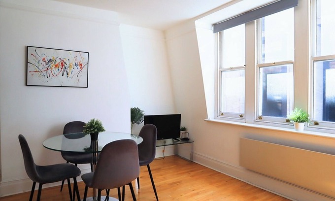 The City of London Apartamento | BnBNook - Bright 1BR Close to St. Paul's and Temple