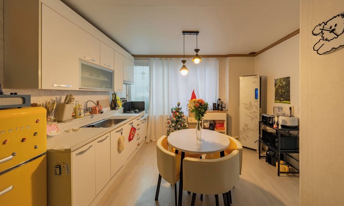 Seo-gu Apartamento | Board games, Cosplay, Nintendo, Beam Projector, Netflix, Ball Pool, Comic Book