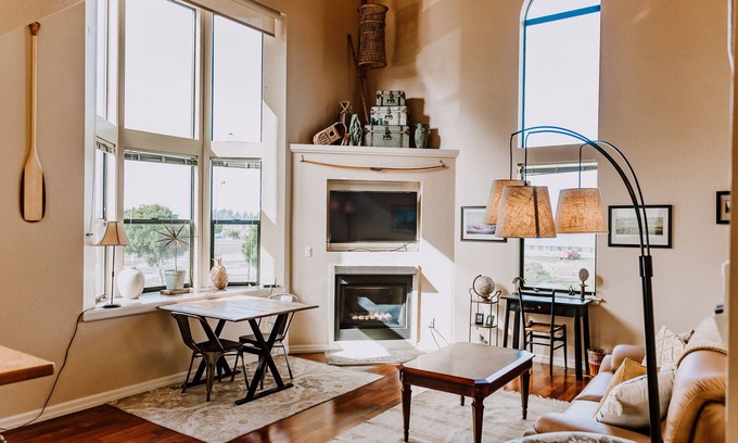 Old Town Eureka Casa | Boardwalk Loft w/bay view loacated in old town