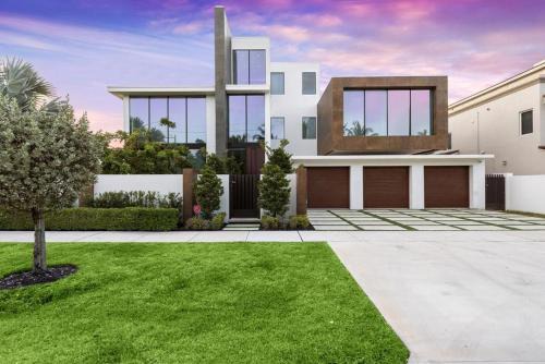 Coral Ridge Casa | Boardwalk Mansion