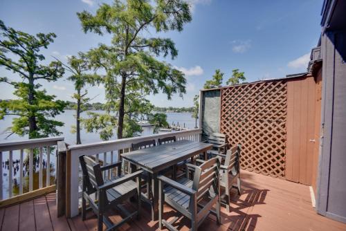 Elizabeth City Apartamento | Boat and Fish Waterfront Gem on Pasquotank River!