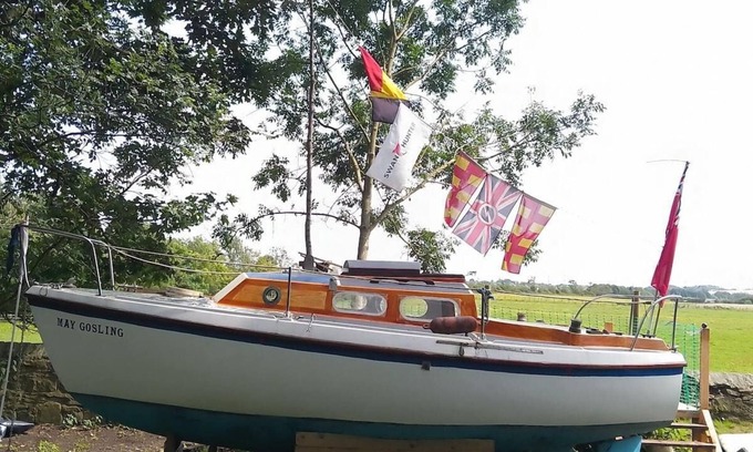East Boldon Cabina | Boat BnB, but not on the sea!