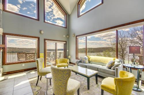 Kaiser Casa | Boat Dock and Kayaks Luxury Lake of the Ozarks Home