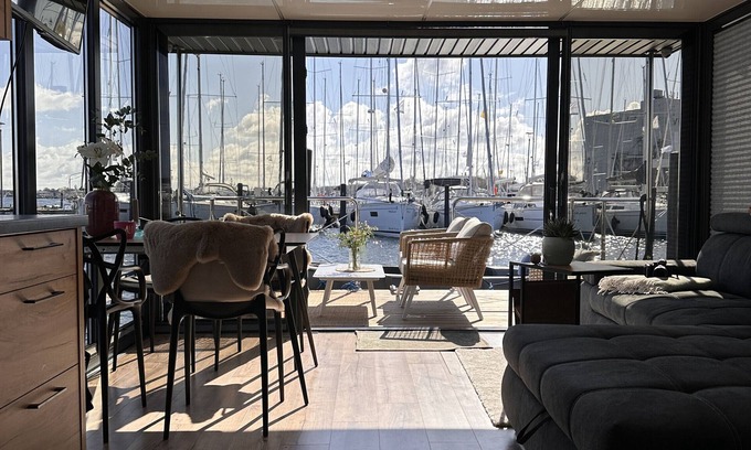 Heiligenhafen Alquiler De Eote | Barco 'Hausboot Mit Motorboot' con vistas al mar, terraza y Wi-Fi