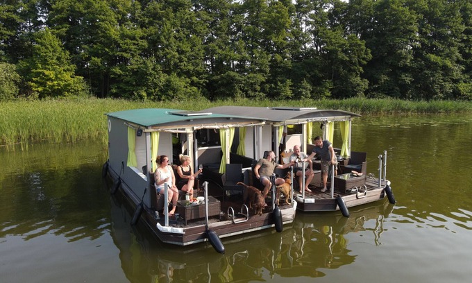 Priepert Alquiler De Eote | Barco "Priepert 2" en la región de los lagos de Mecklemburgo con terraza cubierta