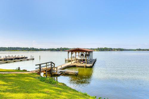 Cross Hill Casa | Boat Ramp and Dock Lake Greenwood Getaway!