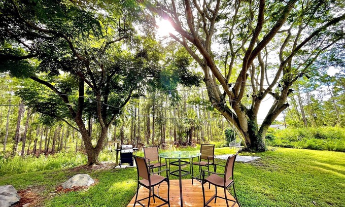 Palm Bay Casa | Boat Waterfall House with a treasure hunt experience for kids