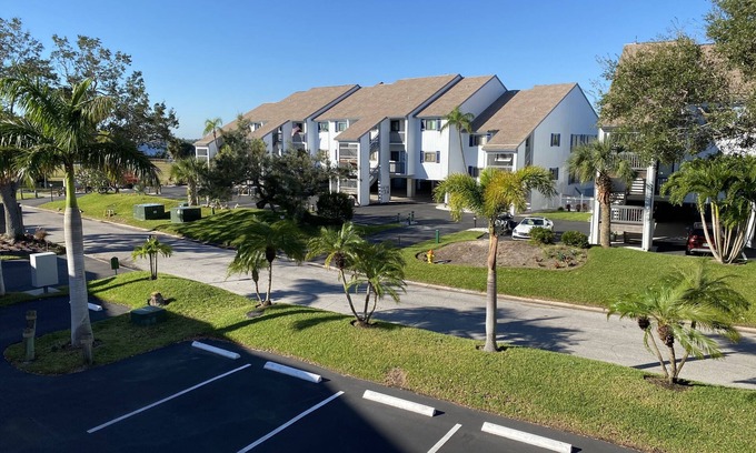 Ruskin Condominio | Boater and Fisherman's paradise waterfront Condo with spectacular wildlife views