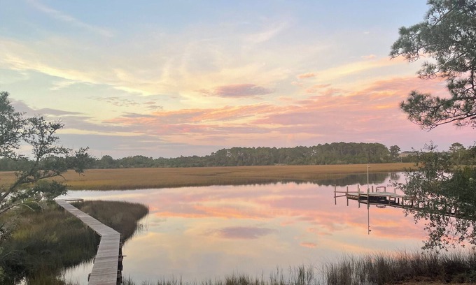 Carrabelle Casa | Boater’s Paradise! Waterfront 4/2 with deep water dock! Easy access to beaches!
