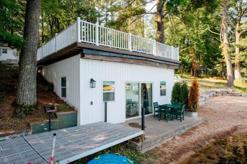 Mayfield Casa | Boathouse on Arbutus Lake
