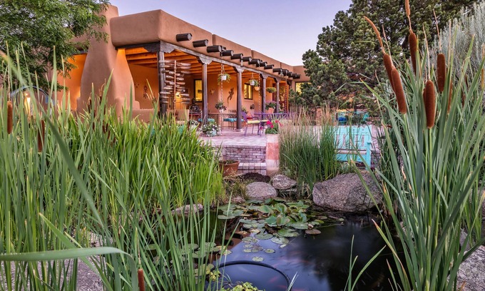Canoncito Cama Y Desayuno | Bobcat Inn Bed and Breakfast