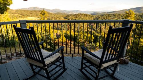 Red River Casa | Bobcat Peak - Luxury Mountain Home - Hot Tub - Secluded - WiFi - Washer - Dryer - Amazing Views