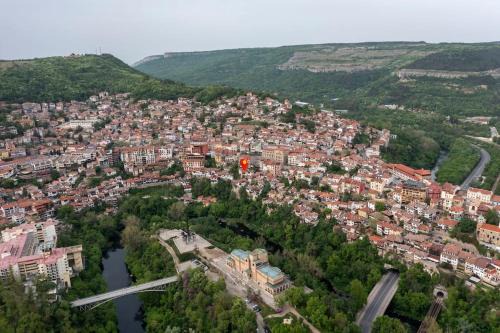 Veliko Tarnovo Casa | Bobevata guest house - entire house - stunning view old town