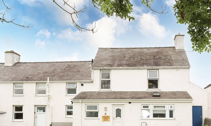 Holyhead Casa | BODLASAN GROES HOUSE, pet friendly, with a garden in Llanfachraeth
